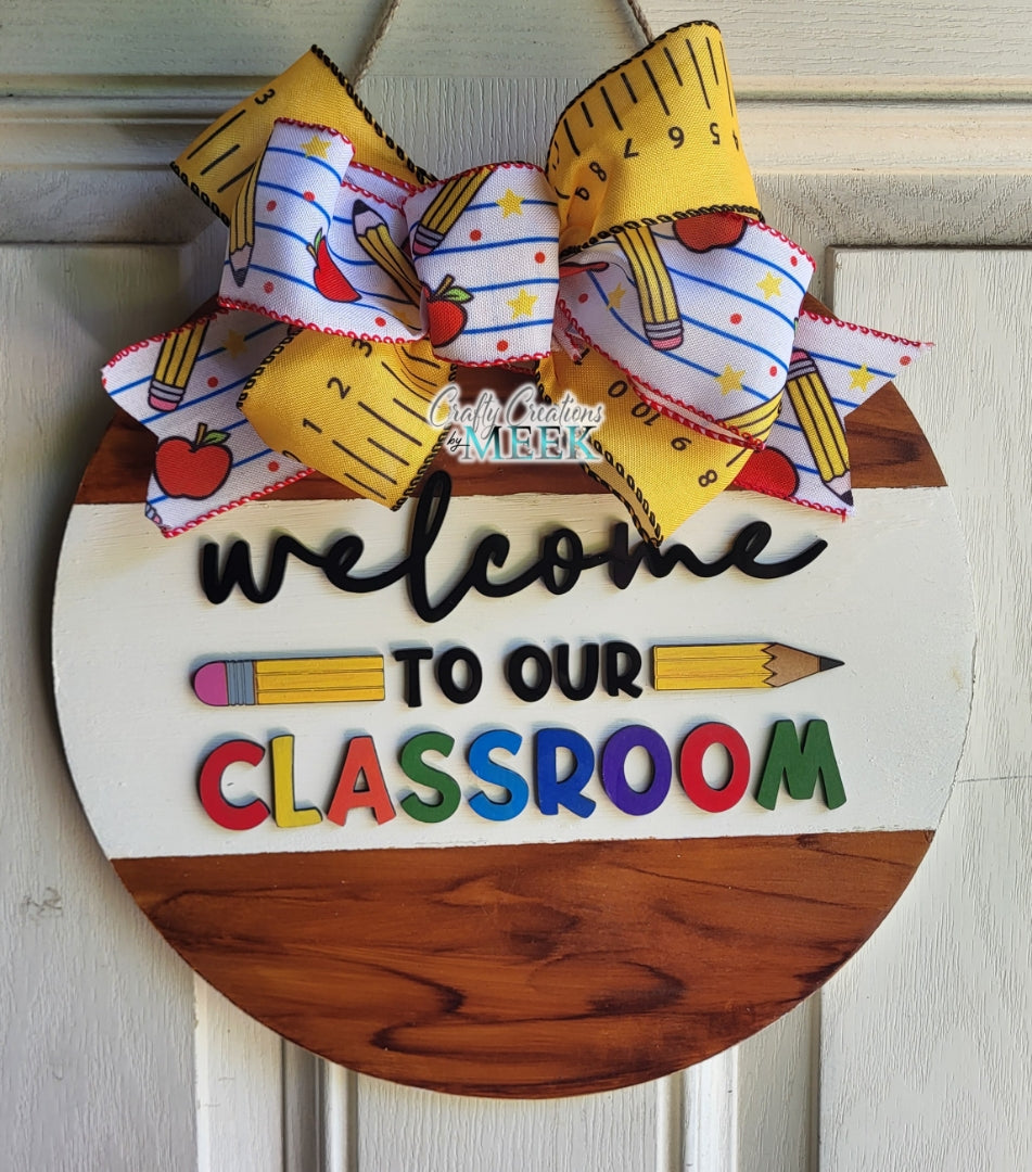 Welcome Classroom Door Sign – Colorful Teacher Back-to-School Décor with Pencil & Apple Bow