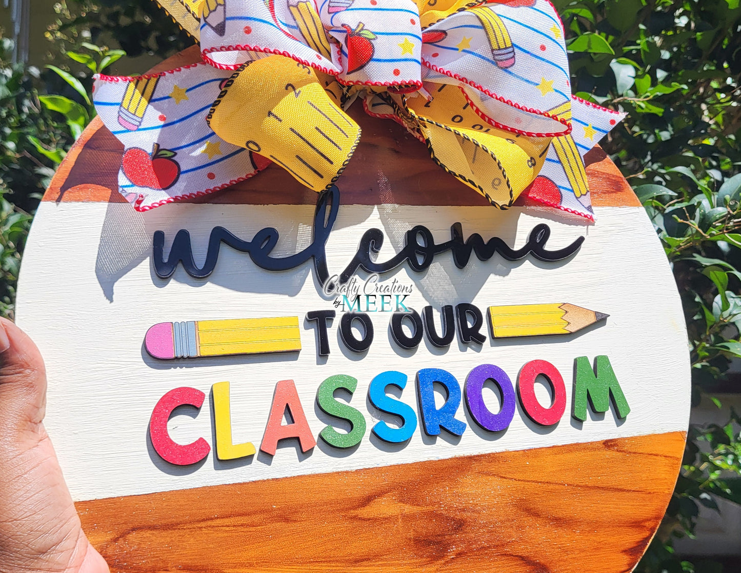Welcome Classroom Door Sign – Colorful Teacher Back-to-School Décor with Pencil & Apple Bow