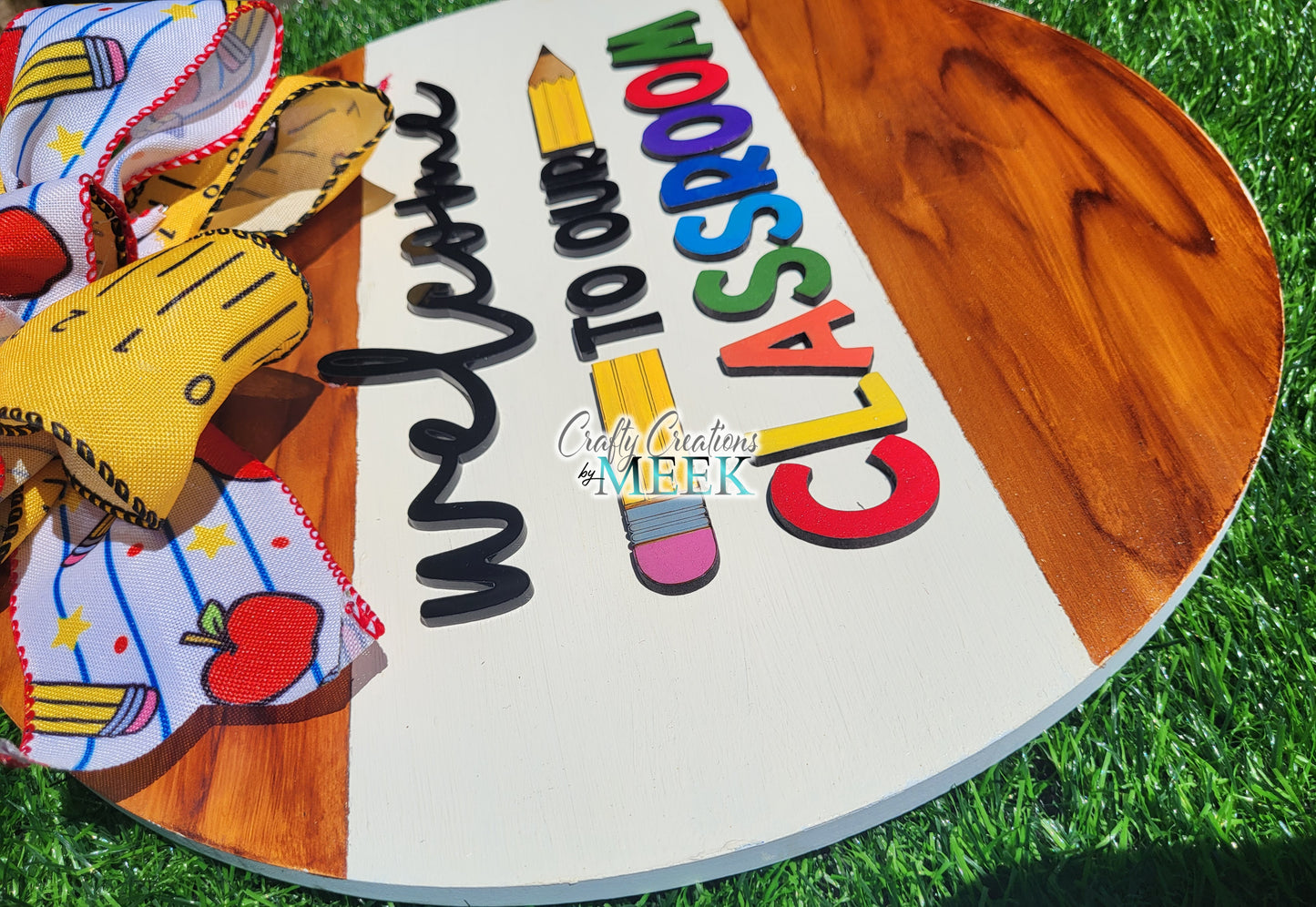 Welcome Classroom Door Sign – Colorful Teacher Back-to-School Décor with Pencil & Apple Bow