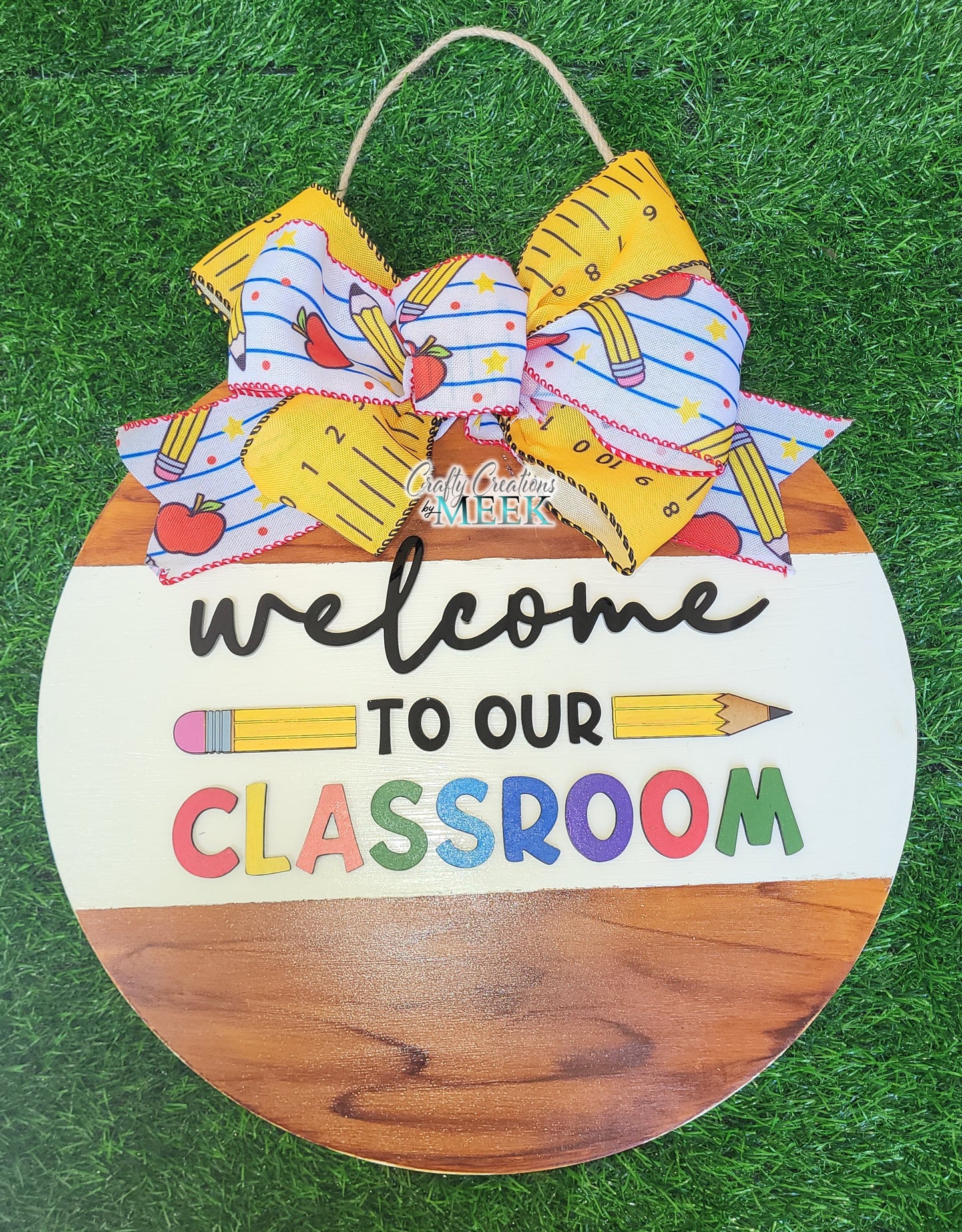 Welcome Classroom Door Sign – Colorful Teacher Back-to-School Décor with Pencil & Apple Bow