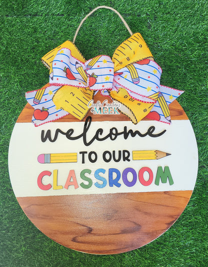 Welcome Classroom Door Sign – Colorful Teacher Back-to-School Décor with Pencil & Apple Bow